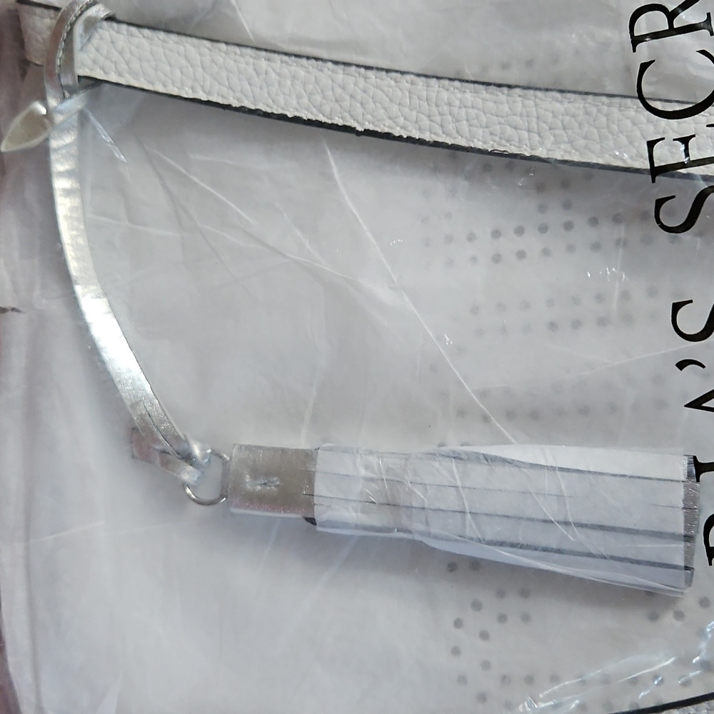 Victoria's Secret Laser Cut Large Logo Tote Bag Faux Leather Open Top White NWT - Picture 8 of 13